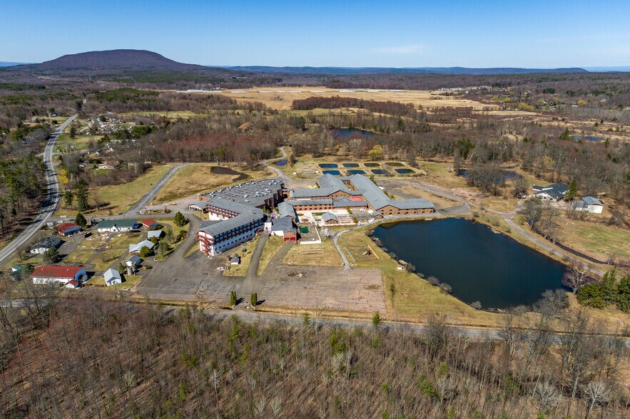 More Photos Of 4858 Route 32, Catskill Hotel For Lease