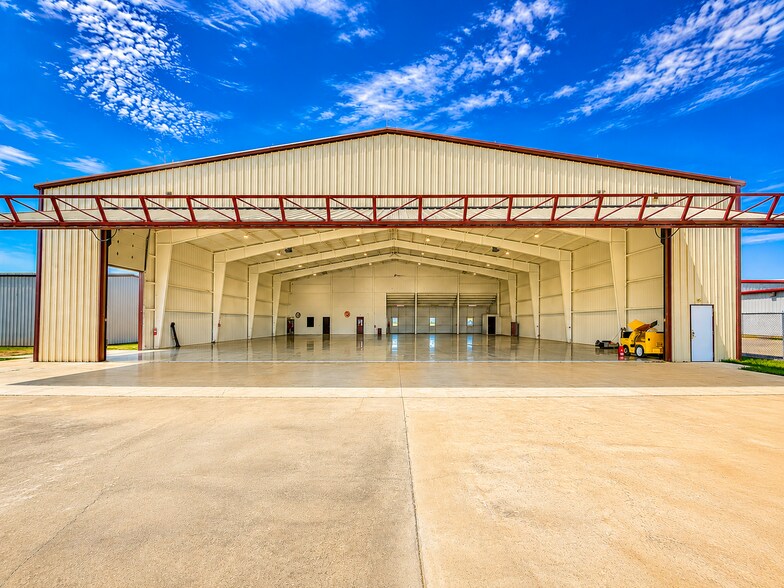 Primary Photo Of 2408 Airport Rd, Gainesville Airplane Hangar For Sale