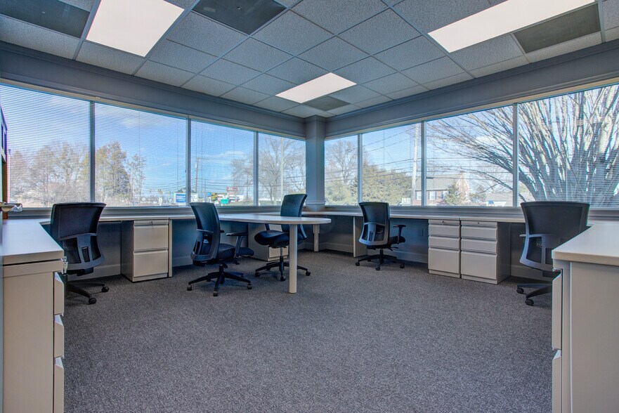 More Photos Of 930 Red Rose Ct, Lancaster Office For Sale