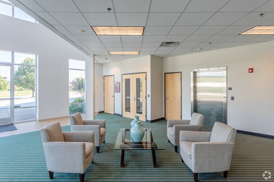 More Photos Of 5504 Pinnacle Point Dr, Rogers Office For Lease