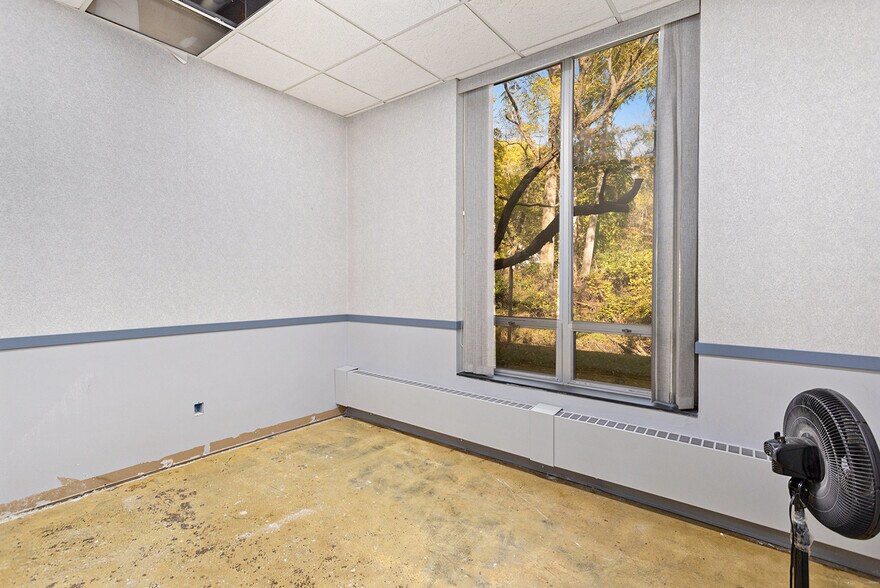 More Photos Of 500 W Crosstown Pky, Kalamazoo Medical For Sale