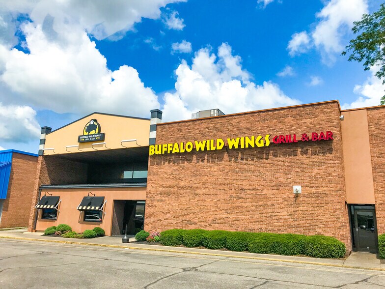 More Photos Of 1185-1259 N Memorial Dr, Lancaster General Retail For Lease