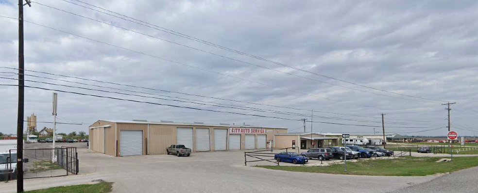 Primary Photo Of 3509 E 4th St, Taylor Auto Repair For Sale