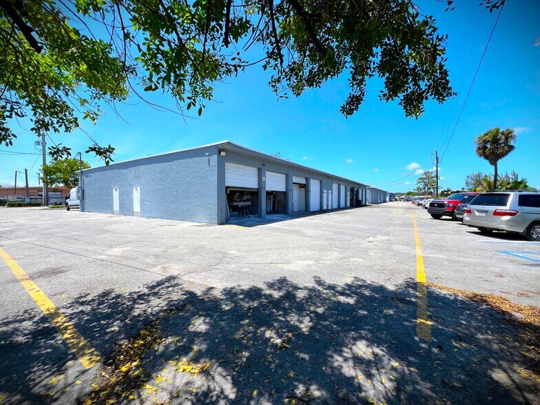 More Photos Of 7153 Southern Blvd, West Palm Beach Service For Lease