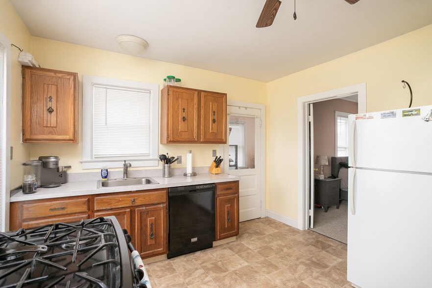 More Photos Of 37 US Highway 130, Trenton Light Manufacturing For Sale