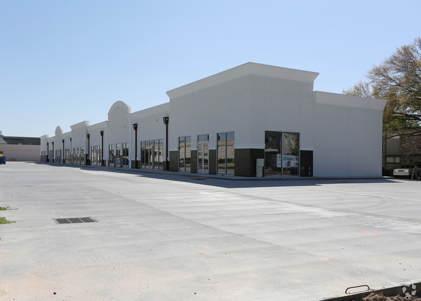 More Photos Of 7925 Katy Fwy, Houston Unknown For Lease
