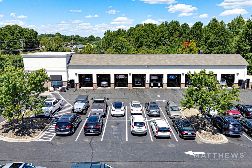 Primary Photo Of 16618 Old Statesville Rd, Huntersville Auto Repair For Sale