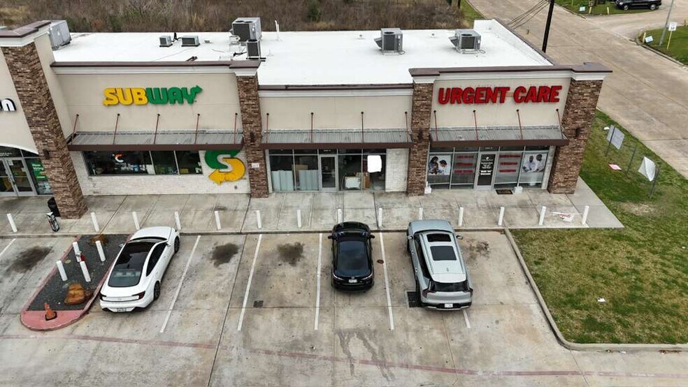 More Photos Of 8300 Antione Dr, Houston Service Station For Lease