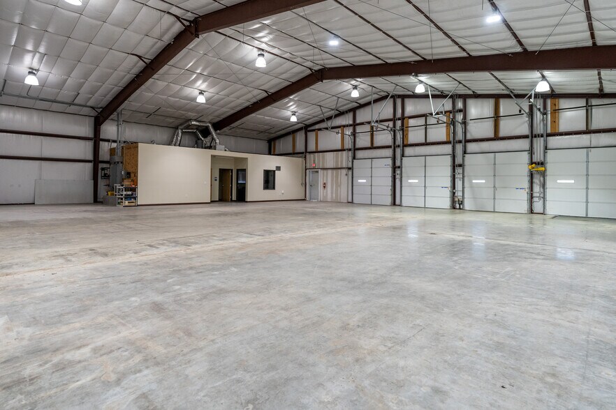 More Photos Of 113 Bufkin Ln, Lockhart Refrigeration Cold Storage For Lease