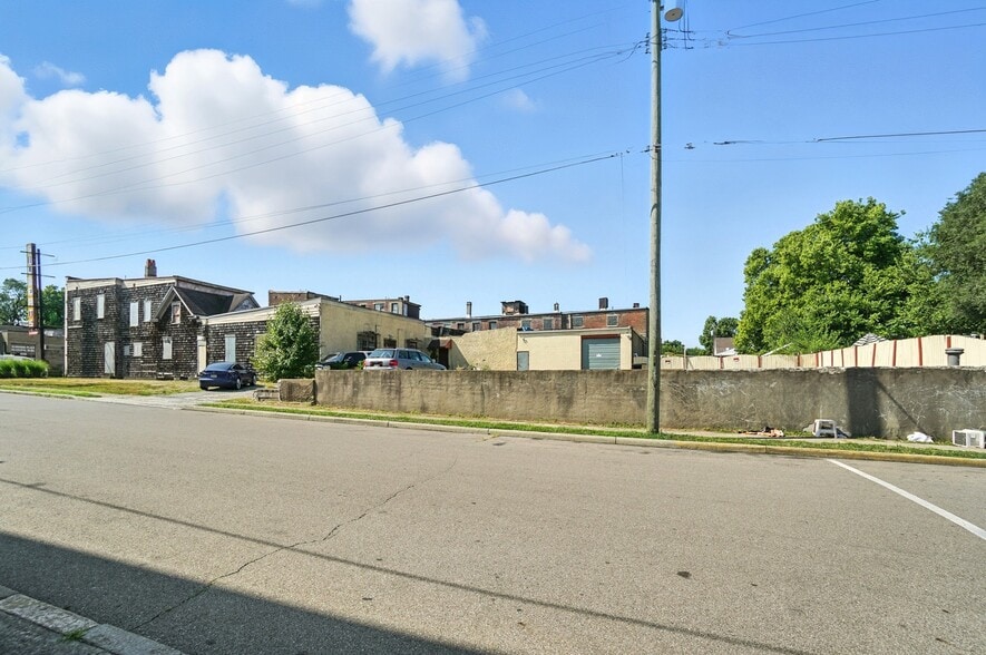 More Photos Of 6105-6117 Vine St, Cincinnati Storefront Retail Residential For Sale