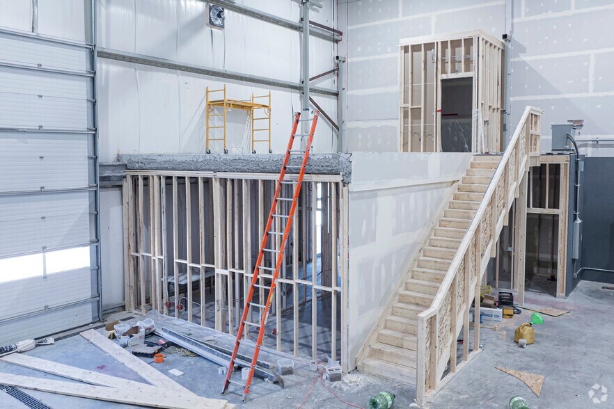 More Photos Of 233193 Range Road 283, Calgary Manufacturing For Lease