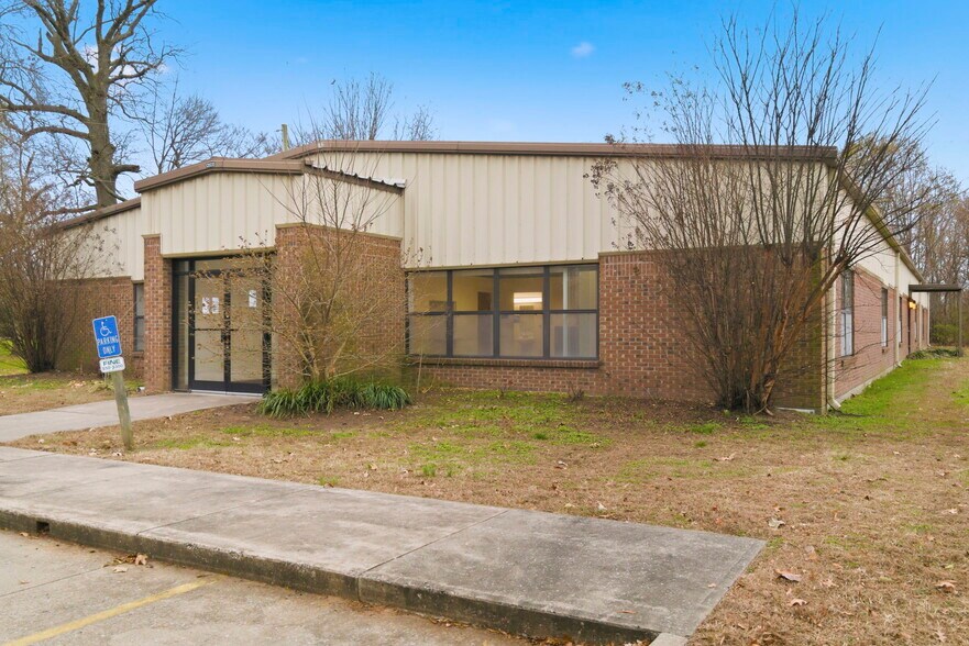 More Photos Of 718 N Martin St, East Prairie Office For Sale