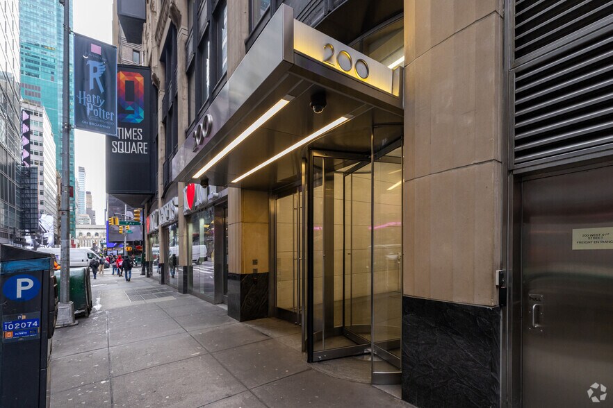 More Photos Of 9 Times Sq, New York Office For Lease