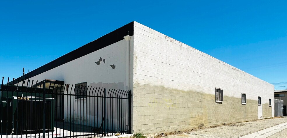 More Photos Of 44824 Yucca Ave, Lancaster Warehouse For Sale