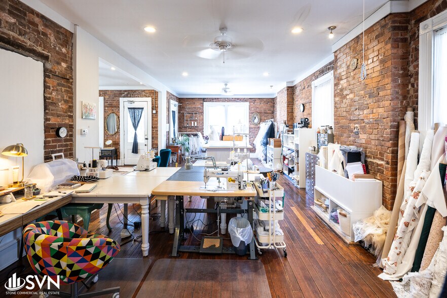 More Photos Of 726 N Limestone, Lexington General Retail For Sale