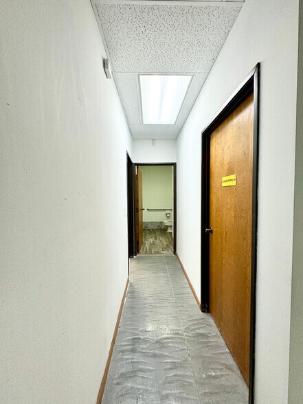 More Photos Of 10606 Shady Trl, Dallas Showroom For Sale