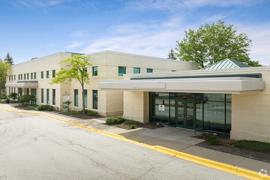More Photos Of 150 W Half Day Rd, Buffalo Grove Medical For Lease