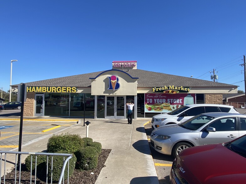 Primary Photo Of 2615 N Kickapoo Ave, Shawnee Fast Food For Sale
