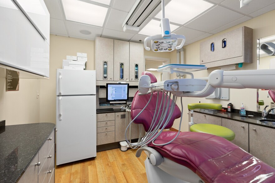 More Photos Of 1842 Beacon St, Brookline Medical For Sale