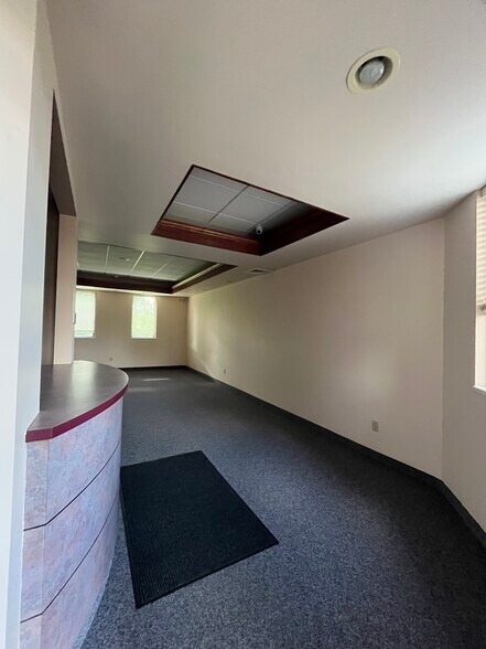 More Photos Of 405 Kays Dr, Normal Medical For Sale