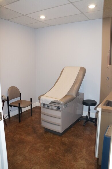 More Photos Of 1011-1025 W Fort Williams St, Sylacauga Office For Lease