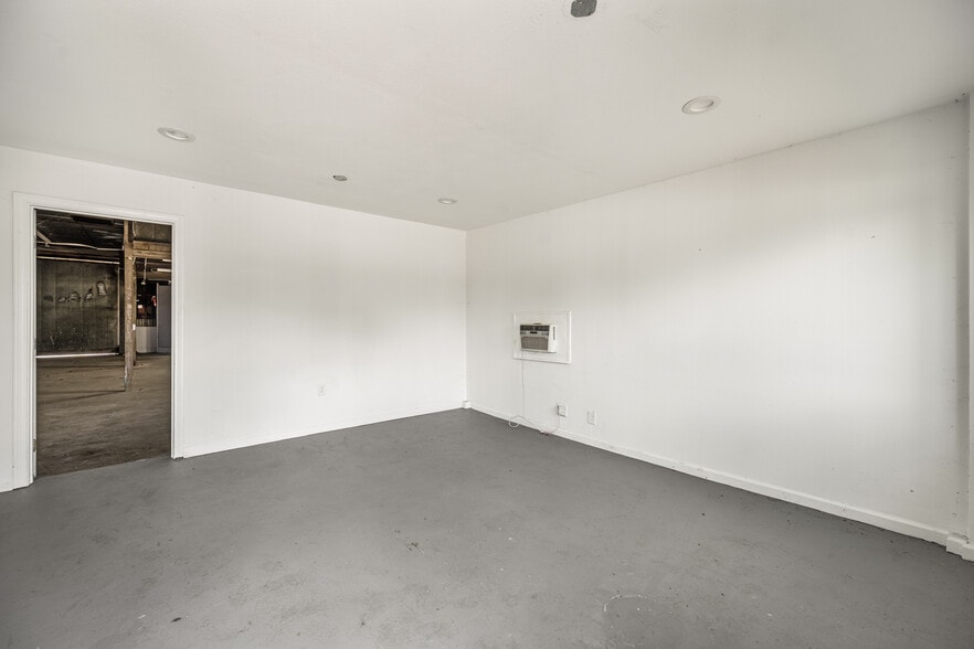 More Photos Of 4901 Telegraph Rd, East Los Angeles Flex For Sale
