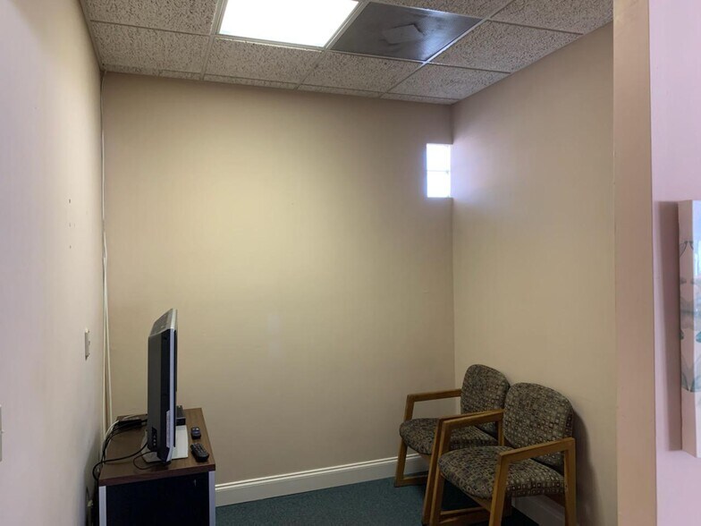 More Photos Of 516 Ohio Ave S, Live Oak Medical For Sale