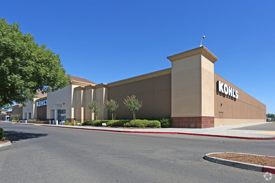 Primary Photo Of 3699 W Shaw Ave, Fresno Department Store For Lease