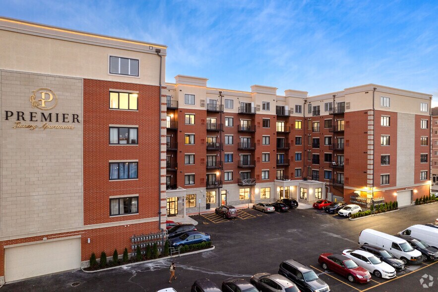 More Photos Of 9600 Franklin, Franklin Park Apartments For Lease