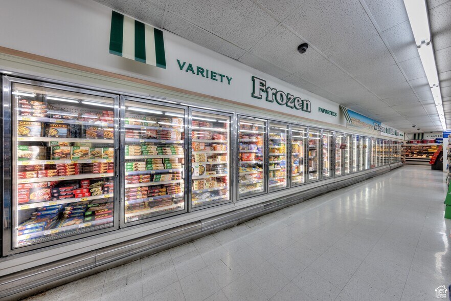 More Photos Of 80 S Broadway St, Green River Supermarket For Sale