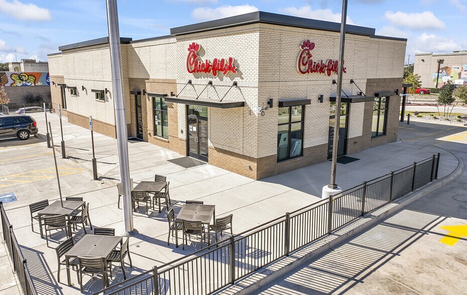 More Photos Of 3560 W Camp Wisdom Rd, Dallas Medical For Lease