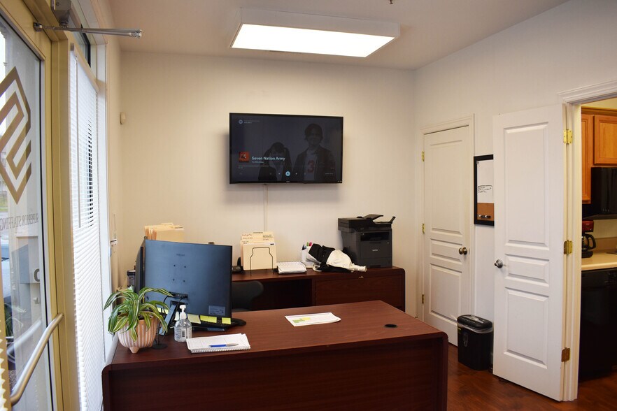 More Photos Of 5722 Hickory Plaza Dr, Nashville Office For Lease