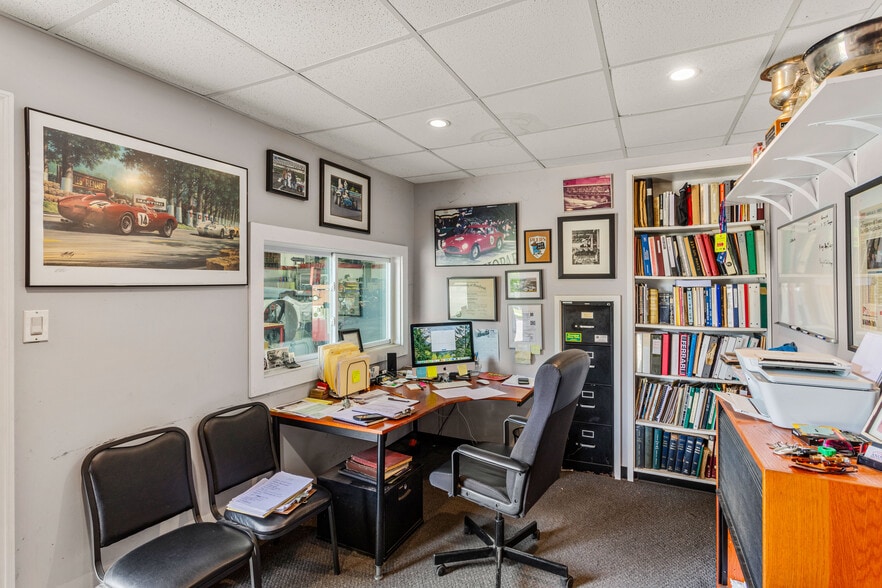 More Photos Of 205 Bourne Blvd, Savannah Warehouse For Sale