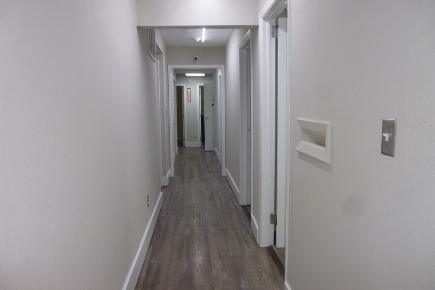 More Photos Of 1209 Wilcox Expy, Kingsport Healthcare For Lease