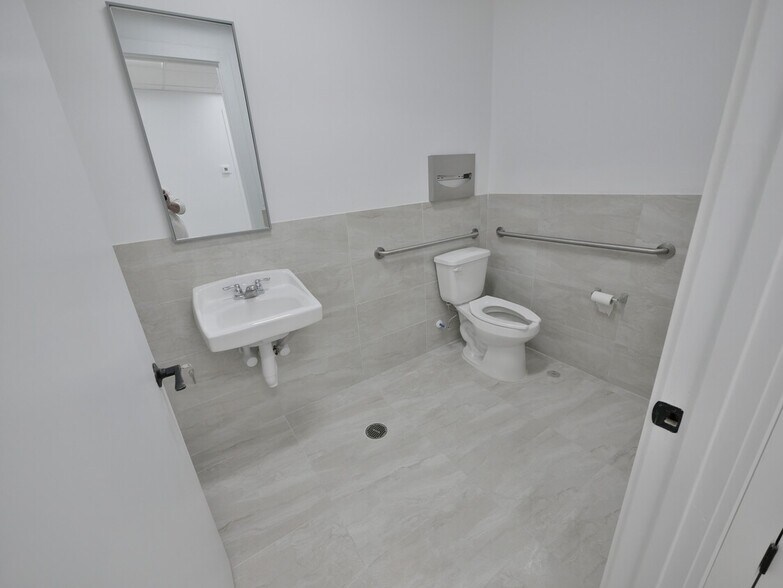 More Photos Of 23406 Kingsland Blvd, Katy Loft Creative Space For Lease