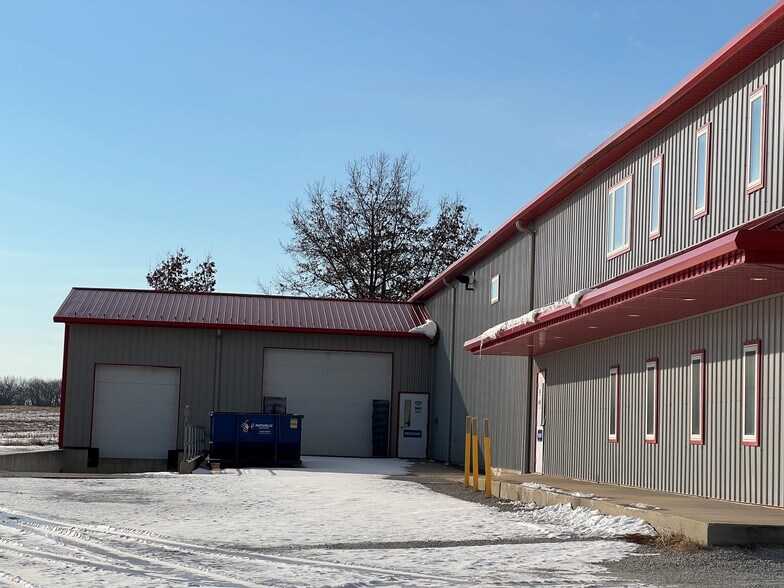 More Photos Of 616A-622 S Main St, Hebron Warehouse For Lease