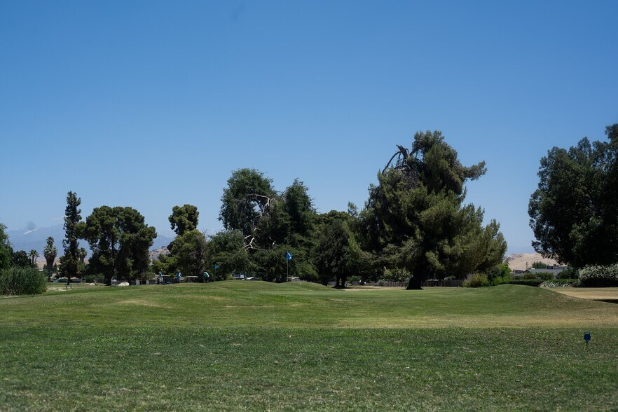 More Photos Of 510 W Visalia Rd, Exeter Golf Course Driving Range For Sale