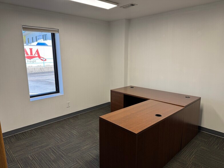 More Photos Of 2029 Brookside Ln, Kingsport Industrial For Sale