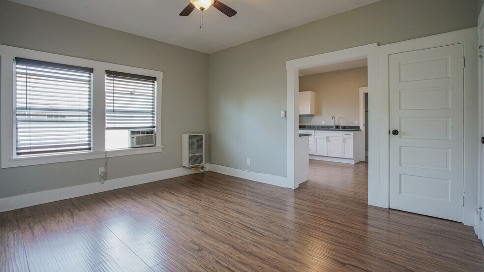 More Photos Of 2617 Jeffries Ave, Los Angeles Apartments For Sale