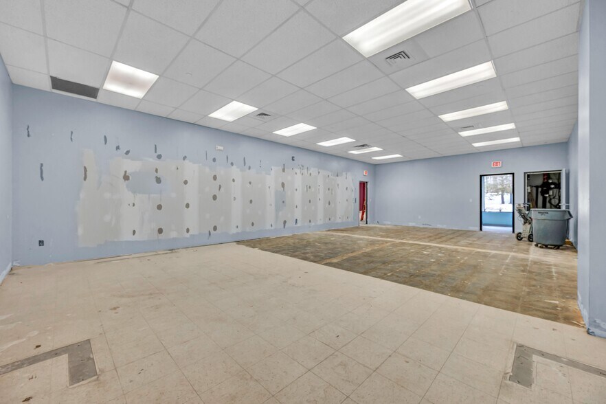 More Photos Of 401 Monroe Tpke, Monroe General Retail For Lease