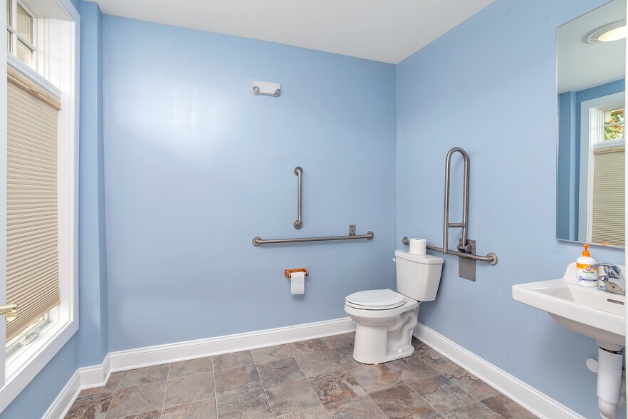 More Photos Of 71 Cedar St, Branford Office For Sale