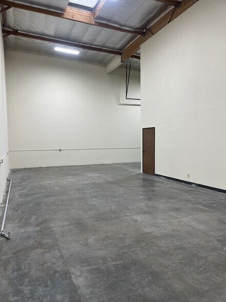More Photos Of 11135 E Rush St, South El Monte Manufacturing For Lease