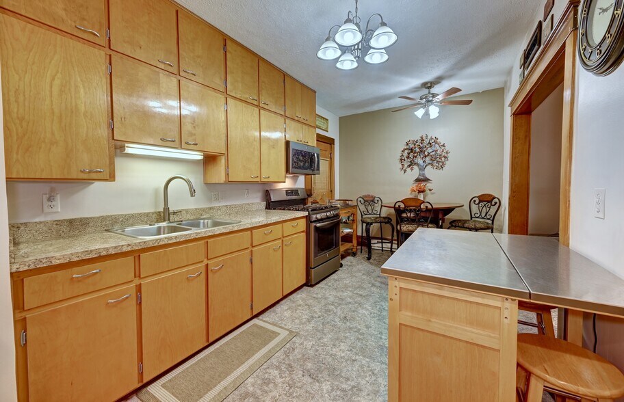 More Photos Of 10714 Main St, Mantua Storefront Retail Residential For Sale