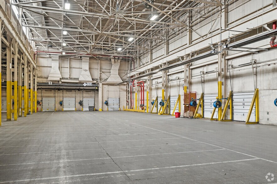 More Photos Of 5455-5555 Darrow Rd, Hudson Distribution For Lease