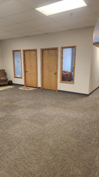 More Photos Of 1880-1888 E Fabyan Pky, Batavia Light Manufacturing For Lease