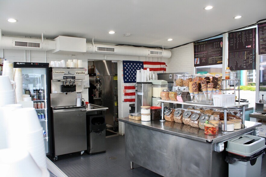More Photos Of 67 Main St, Belleville Fast Food For Sale