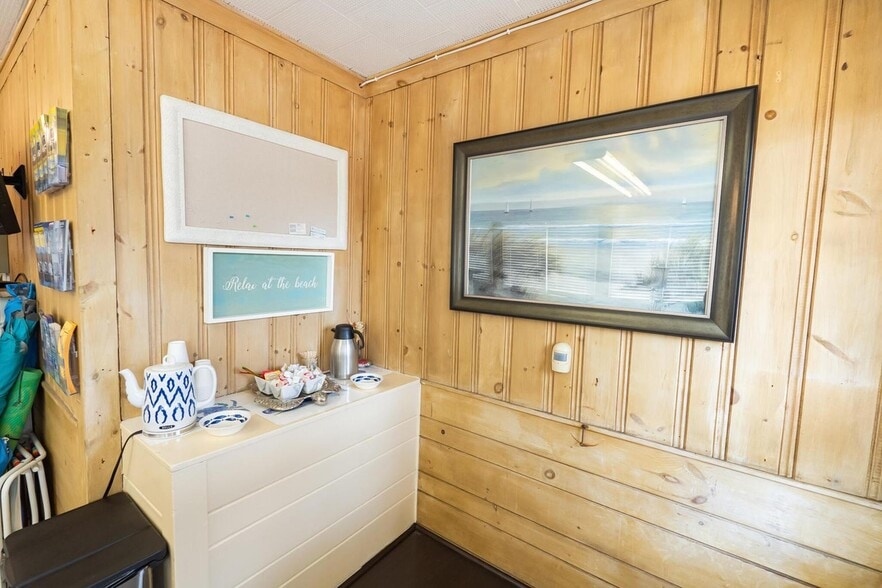More Photos Of 382 Main St, Falmouth Hotel For Sale