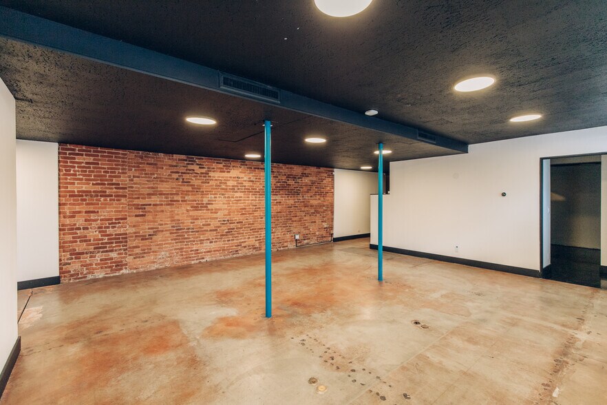 More Photos Of 10 SW Ash St, Portland Office For Lease