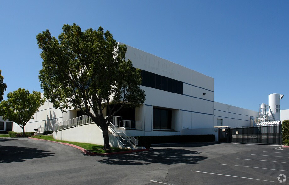 More Photos Of 2090 California Ave, Corona Warehouse For Lease