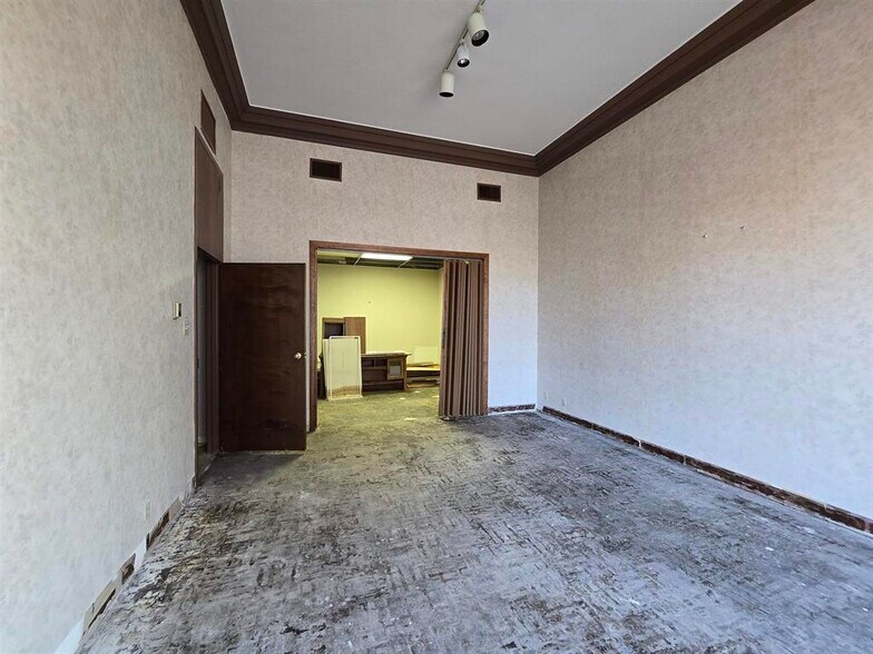 More Photos Of 109 N Main St, Memphis Apartments For Lease